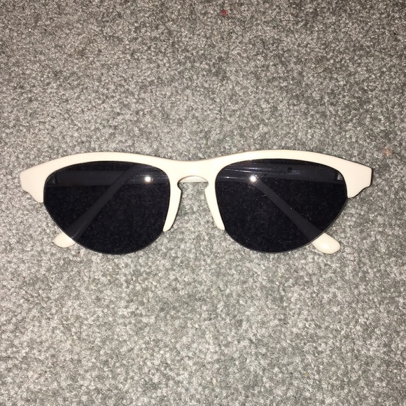 Vintage 1980’s Sunglasses - Picture 2 of 16